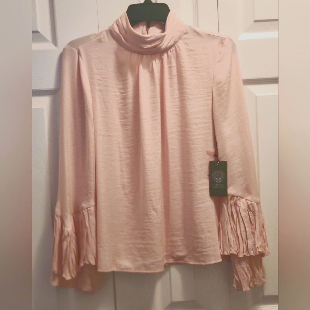 Vince  Camuto Falling for Florals Top in Peach Whip